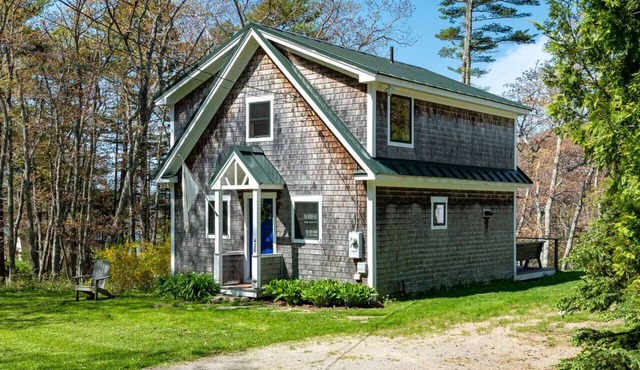 Charming Waterfront Cottage in Boothbay