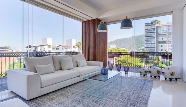 Chic 1 bed 2 bath Best Ocean Views Zona Romantica