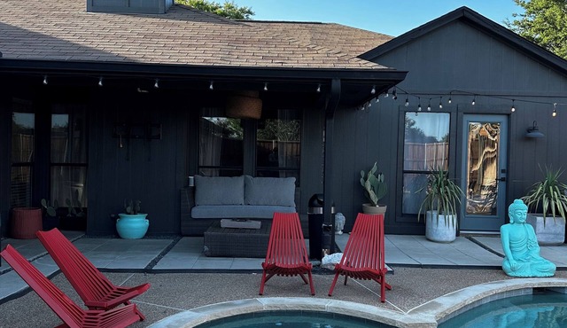 Chic Dallas Getaway with a Pool & Backyard Oasis, close to everything!