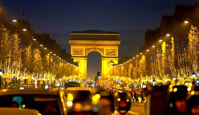 CHIC,SPACIOUS,CENTRAL/CHAMPS ELYSEES/ARC of TRIUMPH/Palais des Congres/EIFFEL/AC in Paris