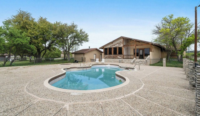 Clean, Comfortable, Pet-Friendly Lodge Near I-10 – Ideal for Road Trippers