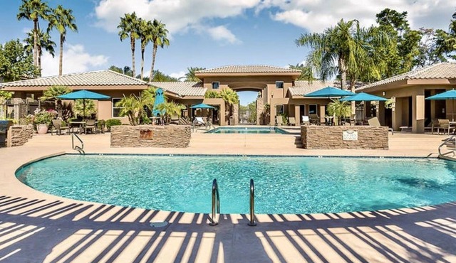 Clean, comfy king condo vacation home!