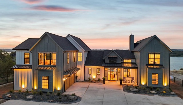 Cliff Haven 2.0: 6-7 Bdrm/6 Bath w/pool/hot tub, and game garage