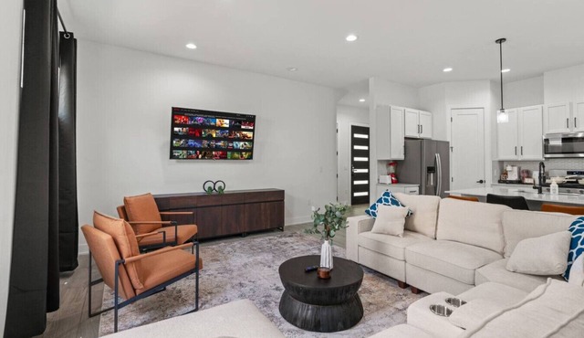 Combined Luxurious Home - Up to 18 Guests