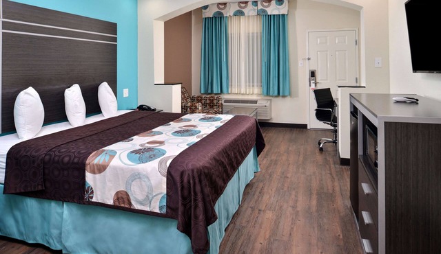 Comfort and Convenience! Near TGR Exotics Wildlife and Geronimo Adventure Park!