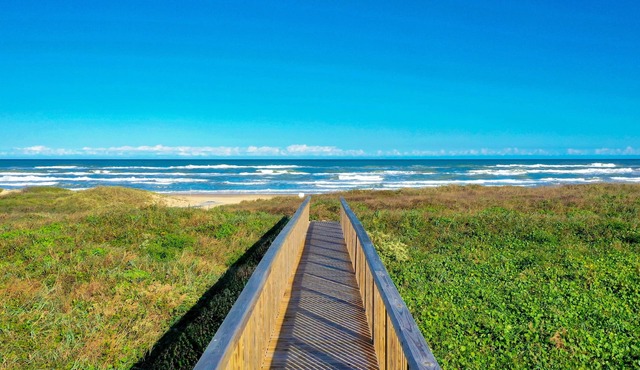 Comfort Suites Beachside