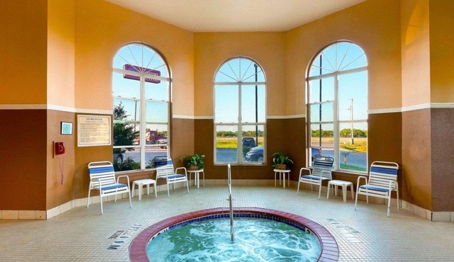 Comfort Suites University