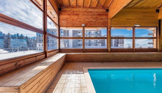 Comfortable 5 Bedroom Duplex for up to 12 Guests in Chamrousse