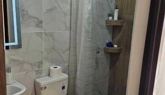 Comfortable Airport Front Apartment with Private Parking