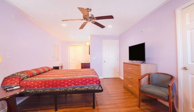 Comfortable Budget Room Near Bob Hall Pier