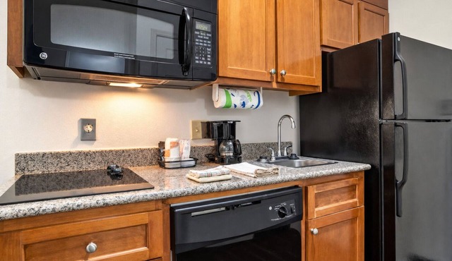 Comfortable Family Suite w/Kitchenette Near Shopping & I-12 Corridor - 2 Units