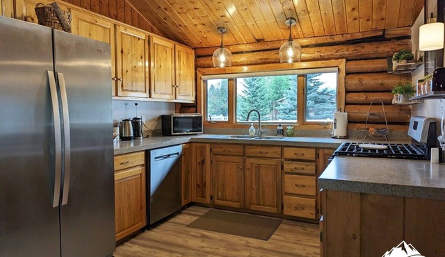 Comfortable Log Cabin w/AC ~ Downtown Seeley Lake!