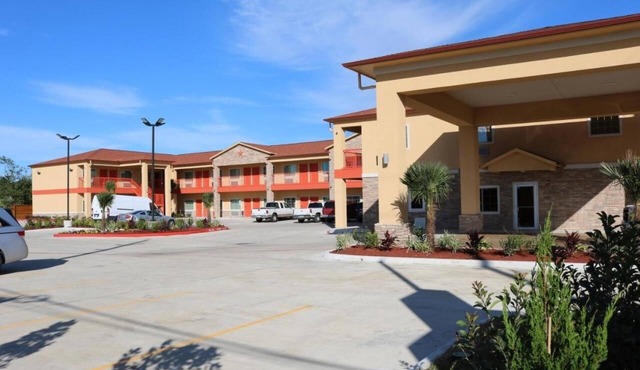 Comfortable Stay Ideal For Family | Right off Highway 1960