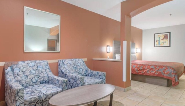 Comfy King Room near Weslaco/Mercedes outlet Mall with Free Wi-Fi,Breakfast,pool