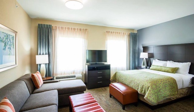 Comfy Studio in Plano | Free Breakfast, Free Wi-Fi, Outdoor Pool