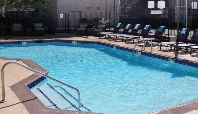 Construction Stays with Parking & Pool, Free Breakfast, Near Major Work Sites!