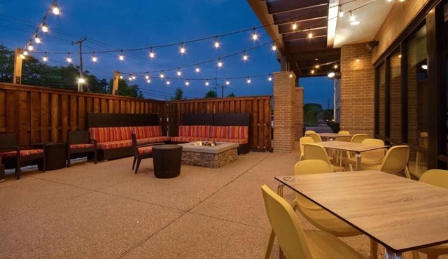 Contemporary Suite w/Full Fridge & Outdoor Spaces