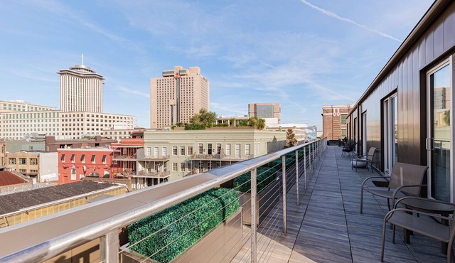 Corner Downtown Penthouse Private Terrace Walk to Superdome Parades French Quarter