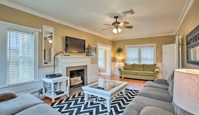 Corpus Christi Home w/Pool & Hot Tub: Walk to Bay