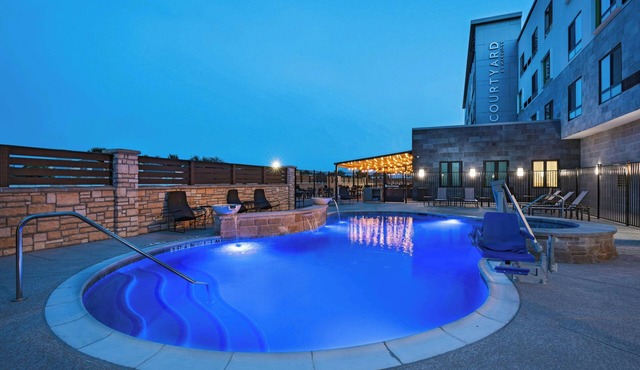 Courtyard by Marriott Dallas Grand Prairie