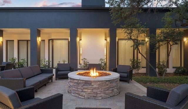 Courtyard by Marriott Dallas-Fort Worth/Bedford