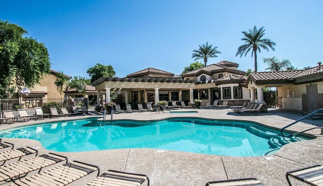 Coyote Cactus Pool side 3/2