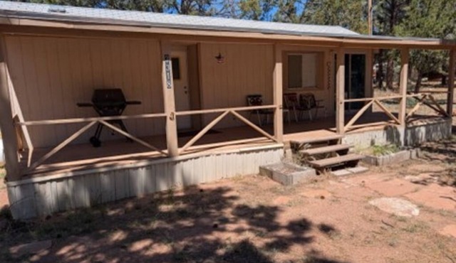 Cozy 1-bedroom cottage in beautiful Heber-Overgaard with AC