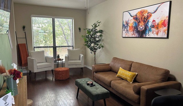 Cozy 2-bedroom townhome near UTA, Cowboys Stadium, Globe Life Field
