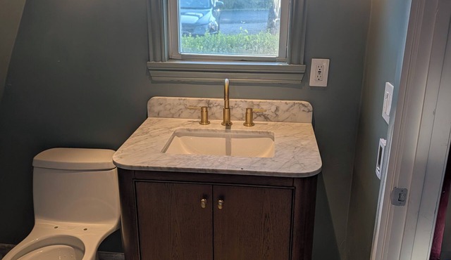 Cozy 2-bedroomA-frame lake house in charming Princeton with AC