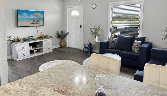 Cozy 3-Bed/2Bath House, 15 minutes from Downtown Dallas