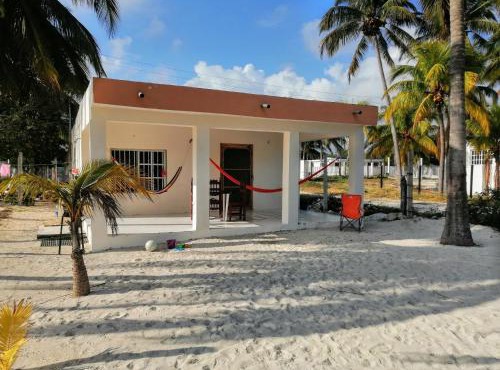 Cozy beachfront house Cocomar