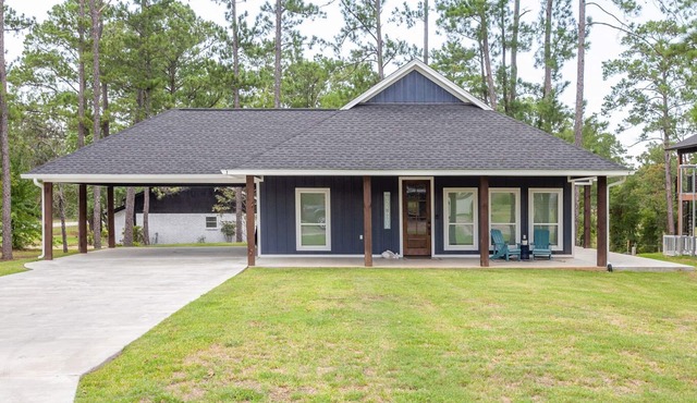 Cozy bunk house minutes from boat ramp