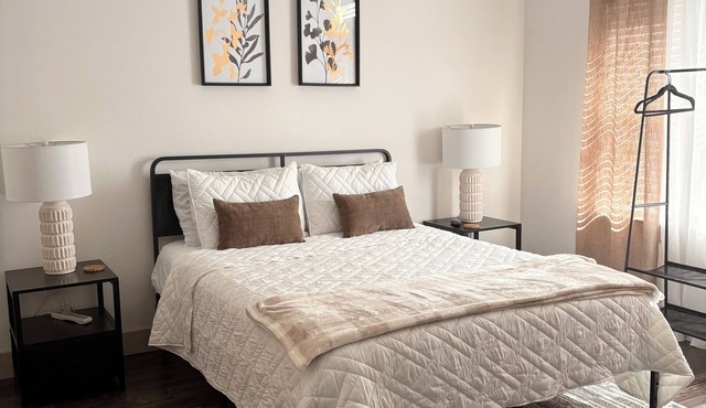 Cozy Canalside Retreat