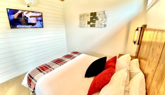 Cozy/Cute Tiny House close to wineries, wedding venues & outdoor fun