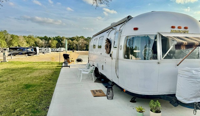 Cozy Glamping in Willis, TX. Pet Friendly