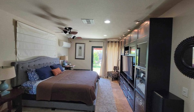 Cozy Guest Suite with Private Backyard