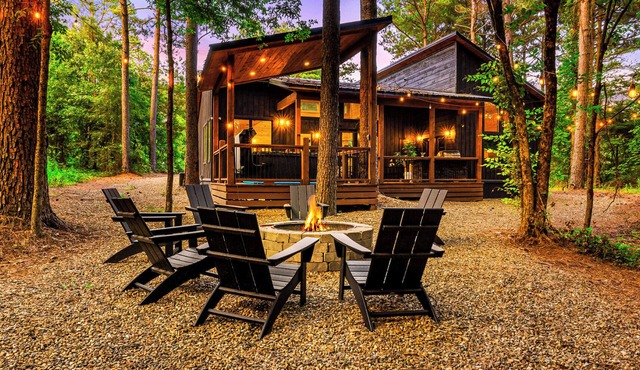 Cozy Haven | Luxe Design, Hot Tub & Firepit in Broken Bow
