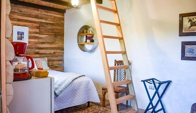 Cozy Loft Cabin on a private mountain. Terrace with views of the volcanoes.