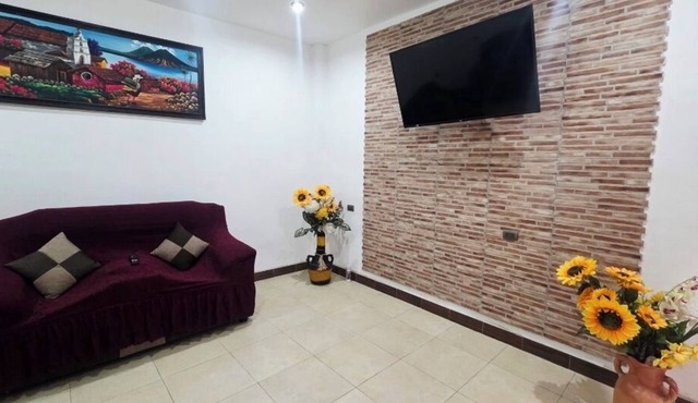Cozy Private Home in the Heart of San Pedro [ Incredible Lake Views].