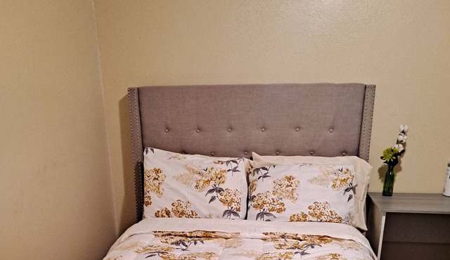 Cozy private bedroom near Dallas