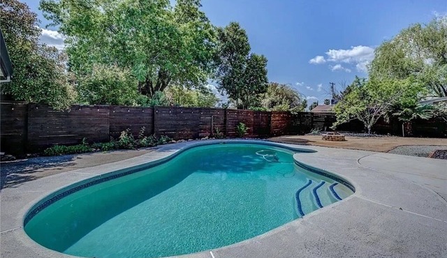 Cozy retreat on quiet street.Outdoor adventures at your fingertips.