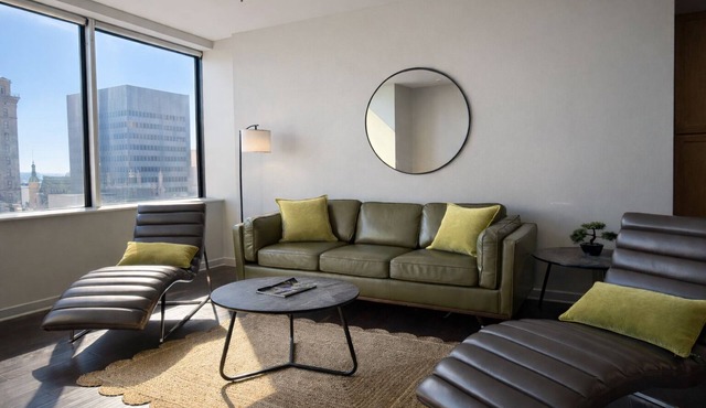 Cozy Retreat with Rooftop Pool, Parking, and Spacious Comfort