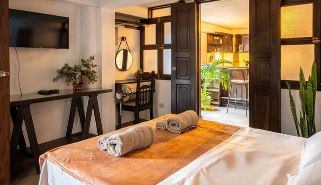 Cozy Rooftop Apartment with Volcano Views – Walk to Central Antigua