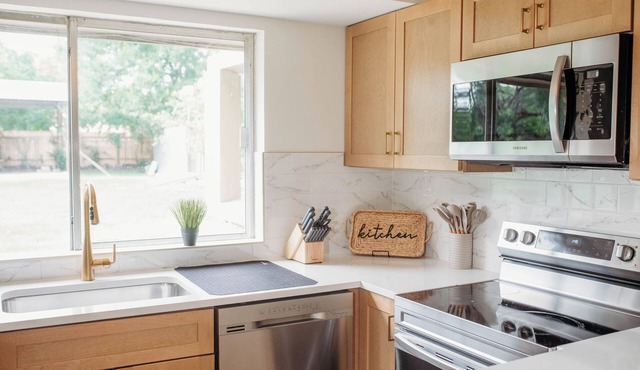 Cozy Rustic Austin Retreat – just 15 min to Zilker Park & 17 min to downtown.