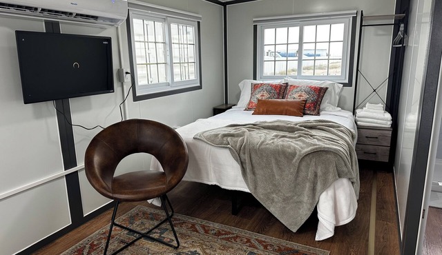 Cozy Space, Expansive Feel: Very open BoxHouse, Monahans, TX