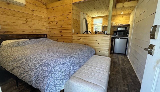 Cozy Tiny Cabin with Rustic Charm near Mineral Wells, Texas