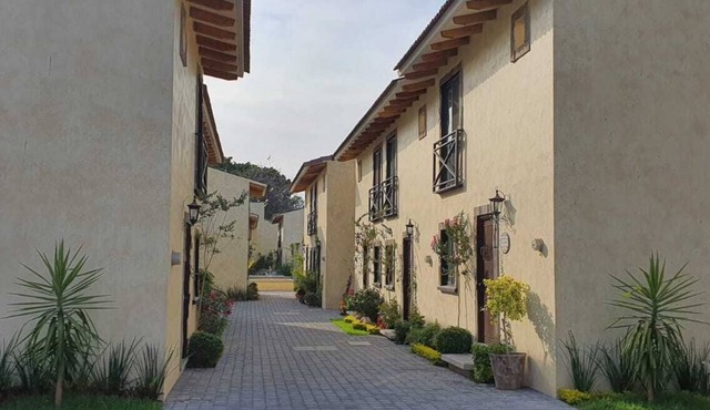 COZY TUSCAN STYLE HOUSE ON YAUTEPEC