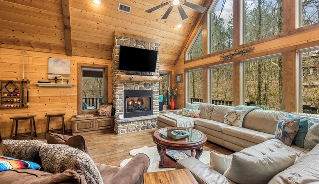 Creekside Tango - Seasonal Creek! Pool Table! Pet Friendly! Free Firewood!