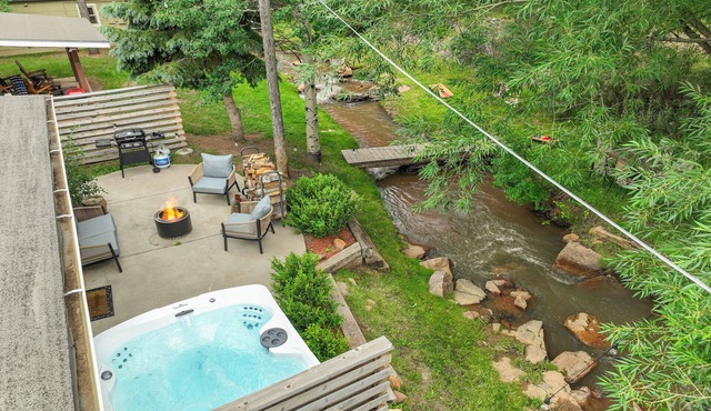 Creekside Cowboy Cabin with 360° Mountain Views