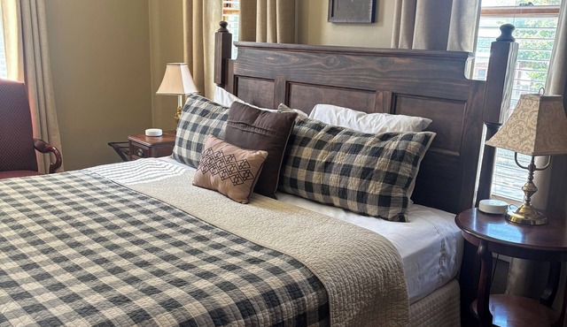 Crockett Room - Hardeman House Bed & Breakfast